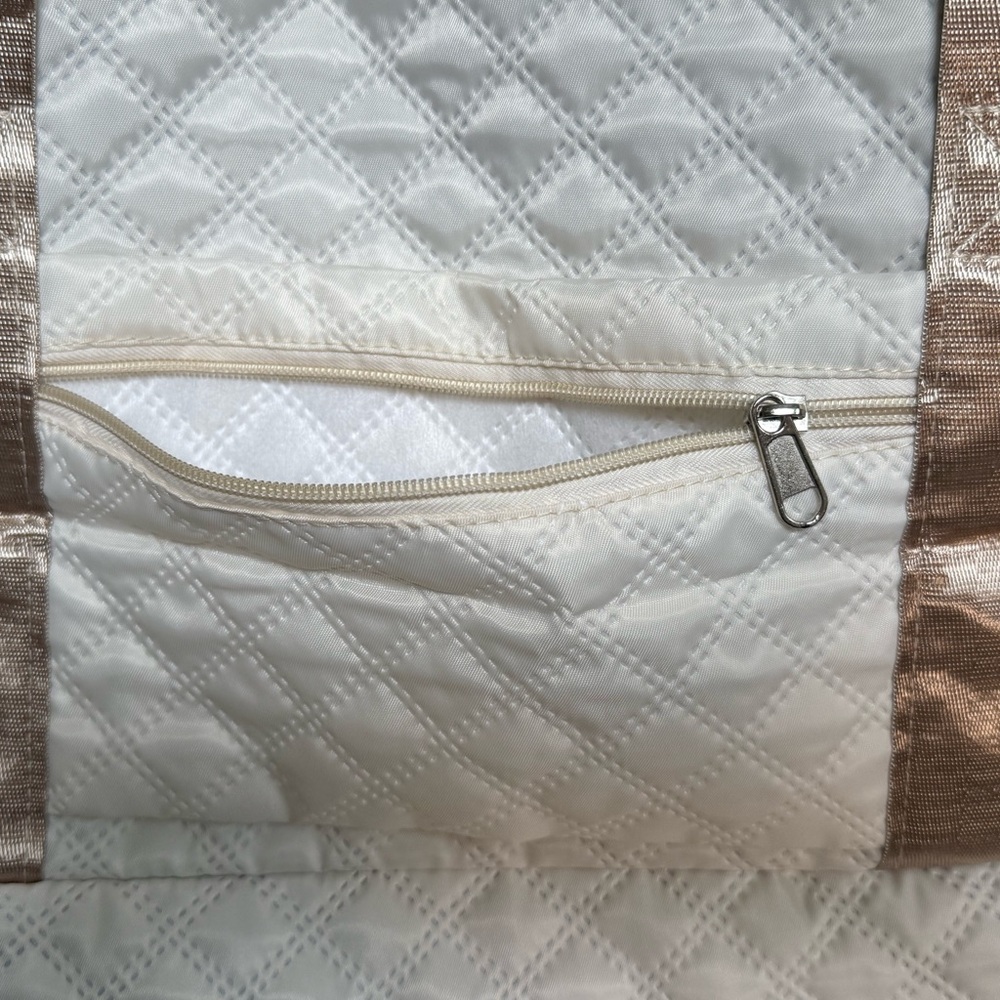 Zuomanni Quilted Cream and Tan Travel Bag - Picture 5 of 7